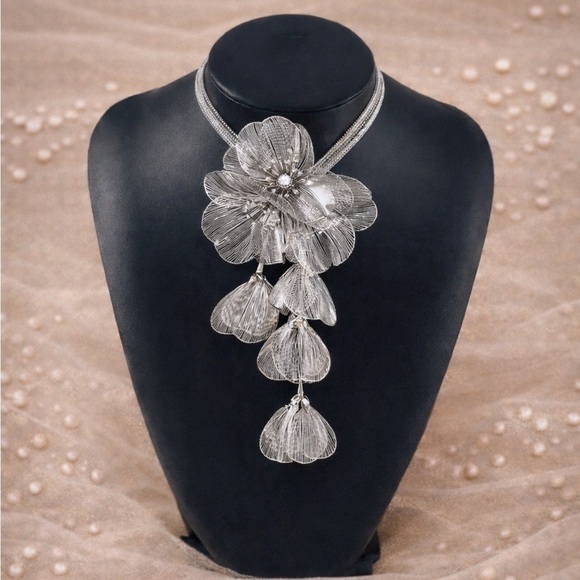 Anthropologie Jewelry - Anthropologie Silver Floral Statement Necklace